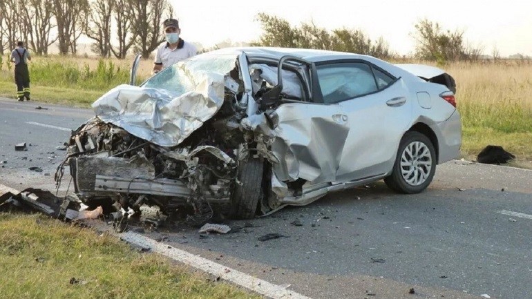 Tragedia en La Pampa: dos vehículos mendocinos chocaron de frente y 6 personas murieron
