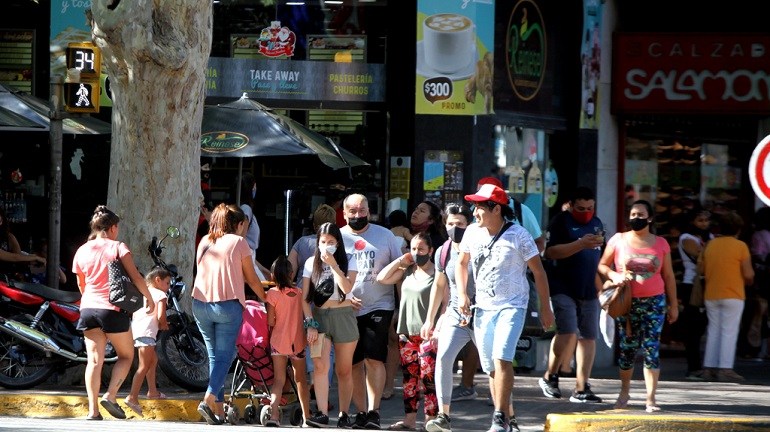 Pase sanitario: el gobierno provincial deja el control en manos de los municipios y los privados