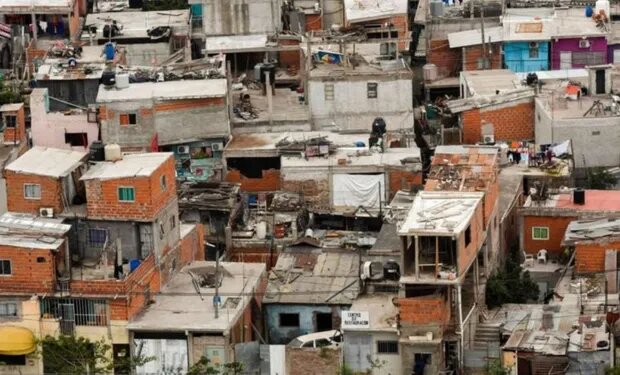 Una familia tipo necesita más de $76.000 para no caer en la pobreza
