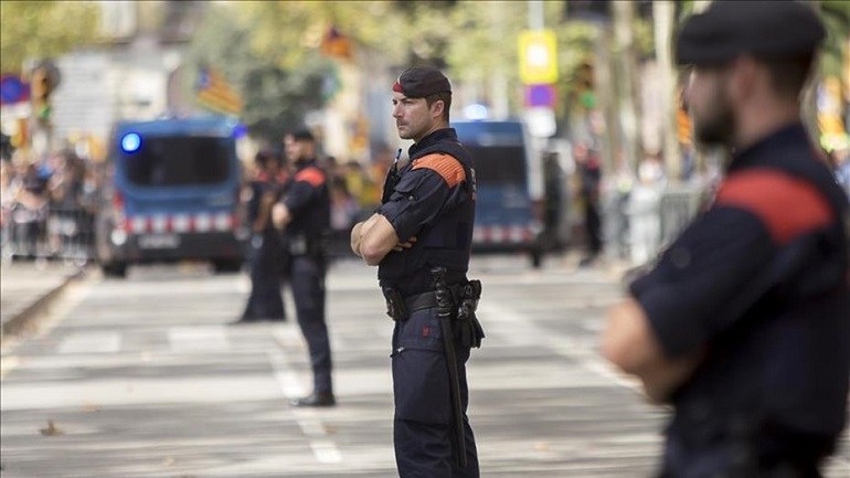 Barcelona: Policías descubrieron por error una orgía de 70 personas