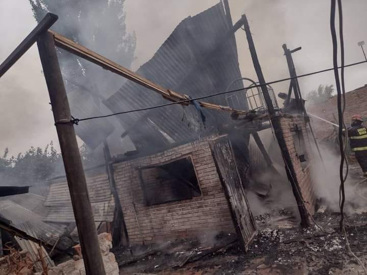 Feroz incendio afectó totalmente una vivienda