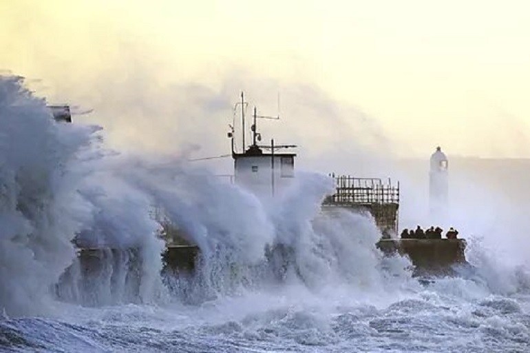 La tormenta Eunice deja al menos 14 muertos y miles de casas sin electricidad en el norte de Europa