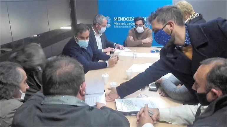 En medio de las paritarias, el Gobierno aumentó las asignaciones por ayuda escolar e hijo con discapacidad