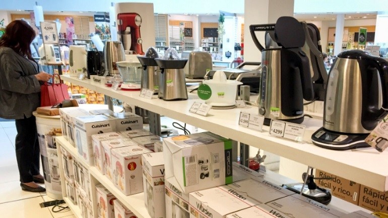 La actividad de comercio y servicios creció 8% en 2021
