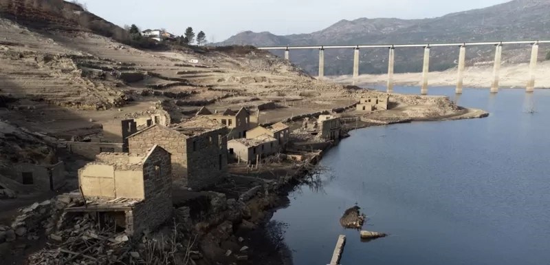 Aceredo, el pueblo fantasma en España que emergió del agua después de tres décadas