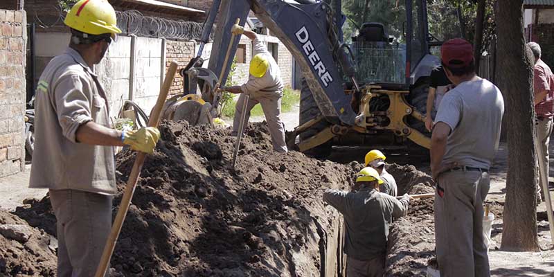 20 familias del Barrio San Carlos contarán con servicio de cloacas