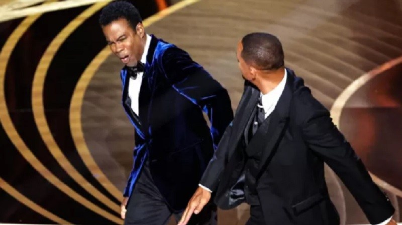 Will Smith se disculpa con Chris Rock por darle una bofetada en la entrega de los Oscar