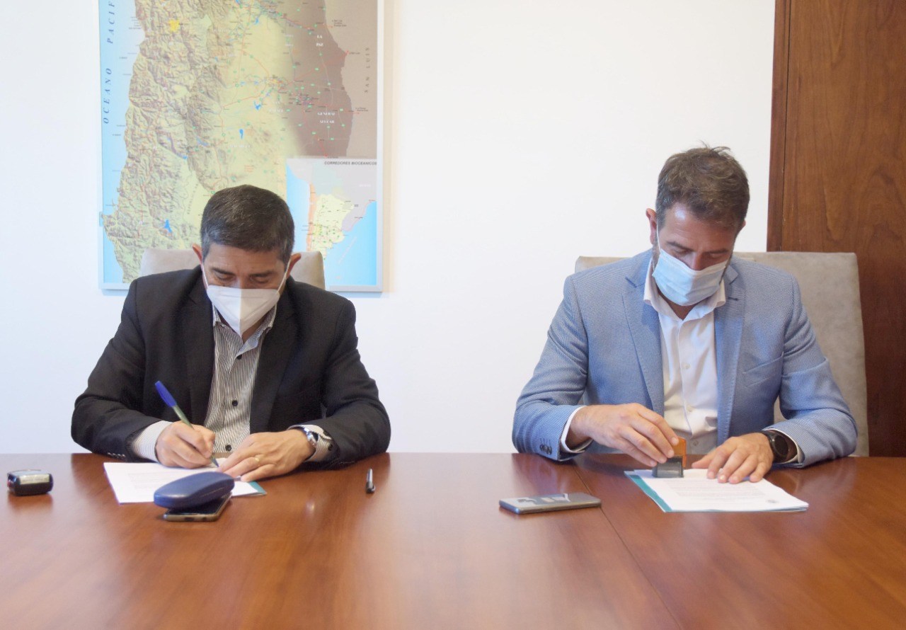 Se firmó el convenio PIM entre Municipio y Ministerio de Infraestructura y Planificación para la realización de asfaltos en el departamento