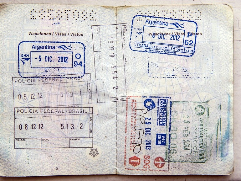 Cómo será el trámite para entrar o salir del país tras eliminar el sellado en los pasaportes
