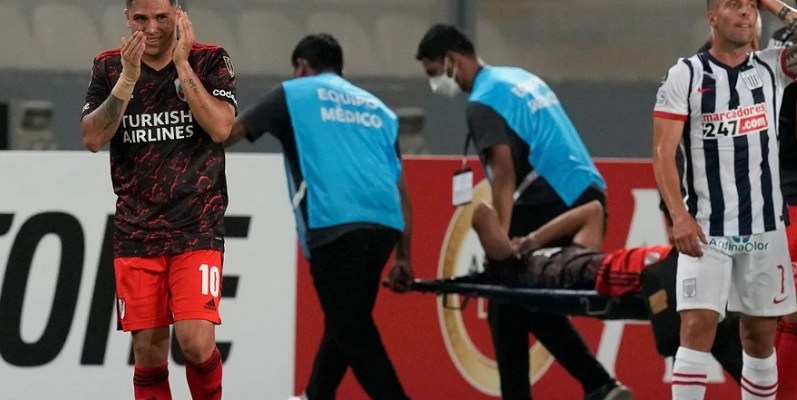 River confirmó lo peor: fractura de tibia y peroné para Robert Rojas