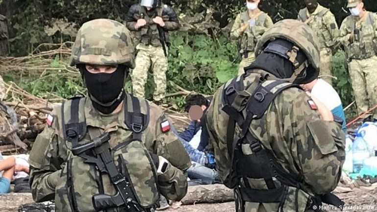 Al menos 33 muertos por explosión en una mezquita en Afganistán