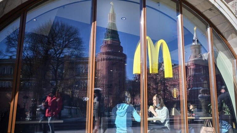 McDonald’s se queda con millones de dólares en alimentos que no puede utilizar tras su salida de Rusia