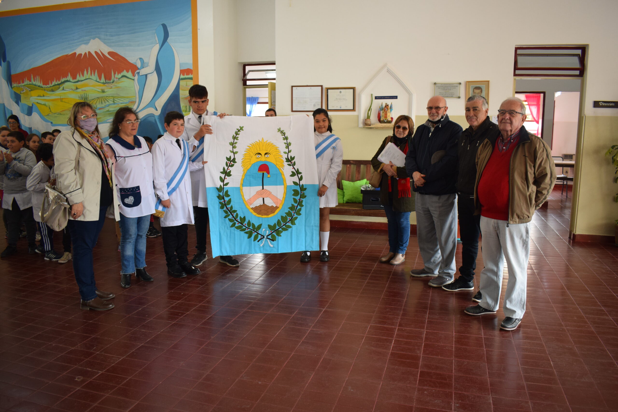 La Escuela Amado Sad, tiene su bandera de Ceremonia