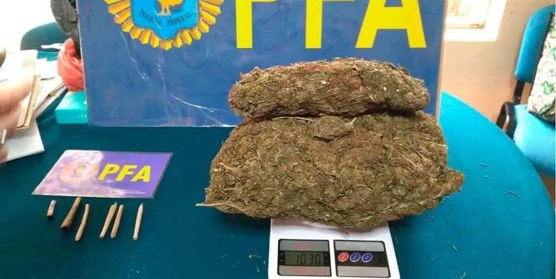 Alumnos de una escuela rural tenían un kilo de marihuana escondido en un locker dentro del colegio