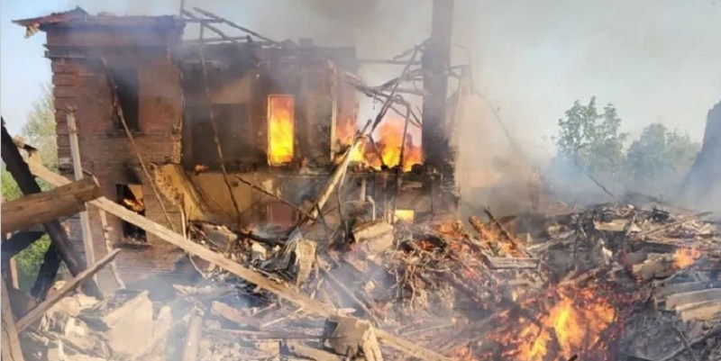 Bombardearon una escuela en la que se escondía todo un pueblo