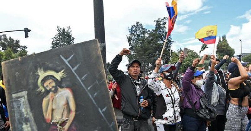 El Congreso de Ecuador inició una sesión de emergencia para destituir al Presidente