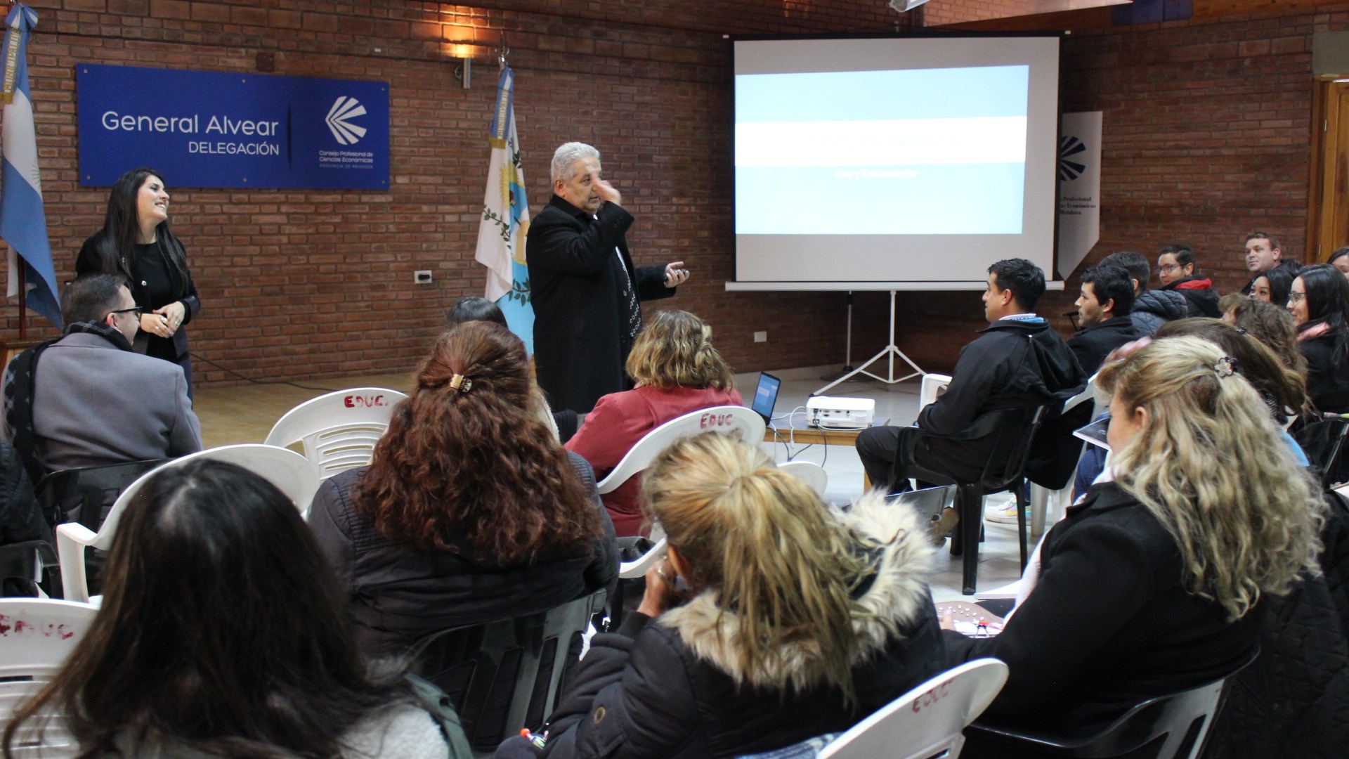 Se dictó el curso “Símbolos patrios: usos y tratamientos”