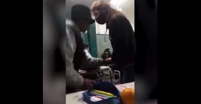 Repudiable: violento insulto en clase de un alumno a su maestra