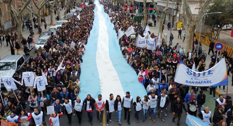 Desde el gobierno sostienen que el acatamiento fue del 32% y que es un paro insólito
