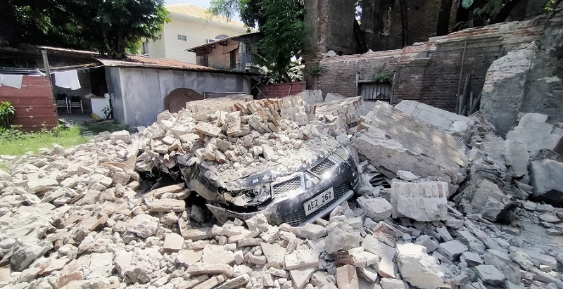 Ascienden a cinco los muertos tras un fuerte terremoto en Filipinas