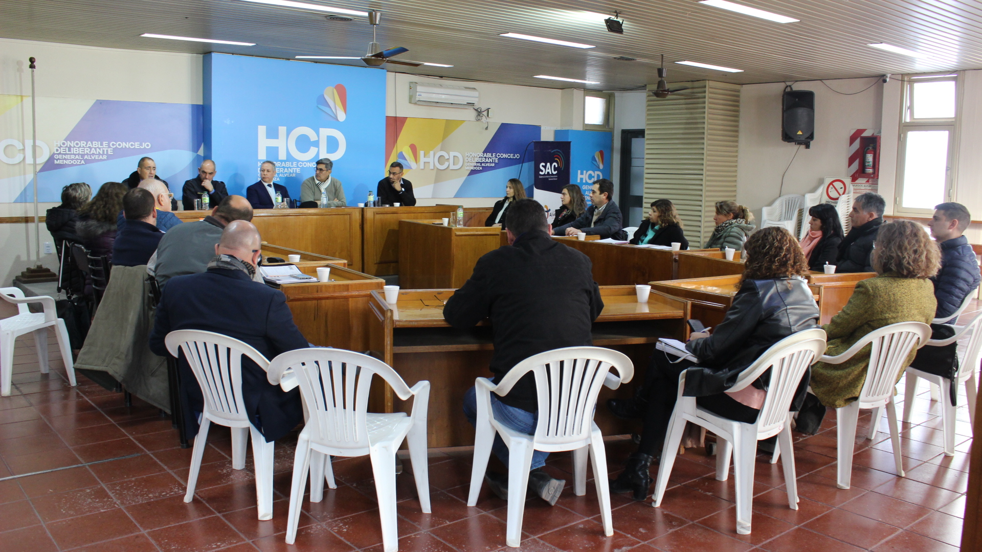 Proponen la compactación de vehículos que no pueden ser recuperados