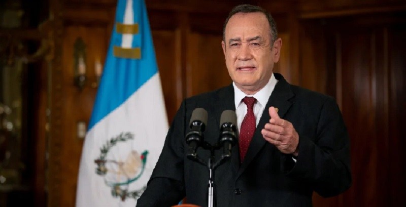 Atacaron a balazos al presidente de Guatemala, Alejandro Giammattei, y a su comitiva