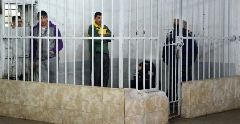 Un preso fingió que era un docente y se escapó de la cárcel de Olmos por la puerta principal