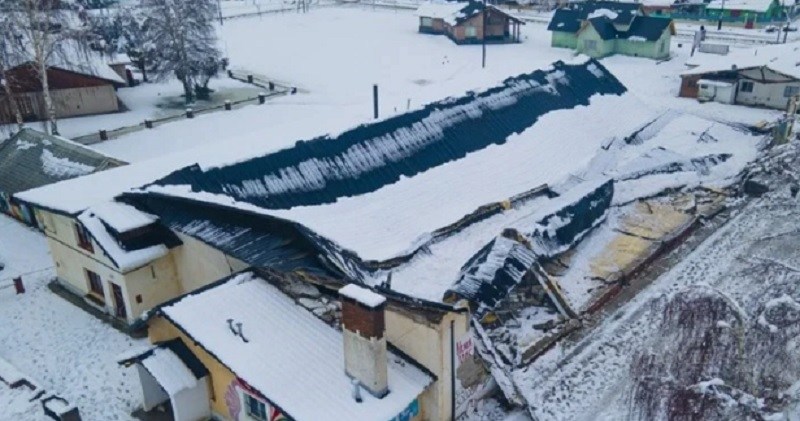 Derrumbes, cortes de luz y cientos de varados: un fuerte temporal de nieve azota a la Patagonia