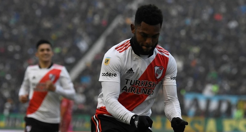 Goleada de River con show de Borja
