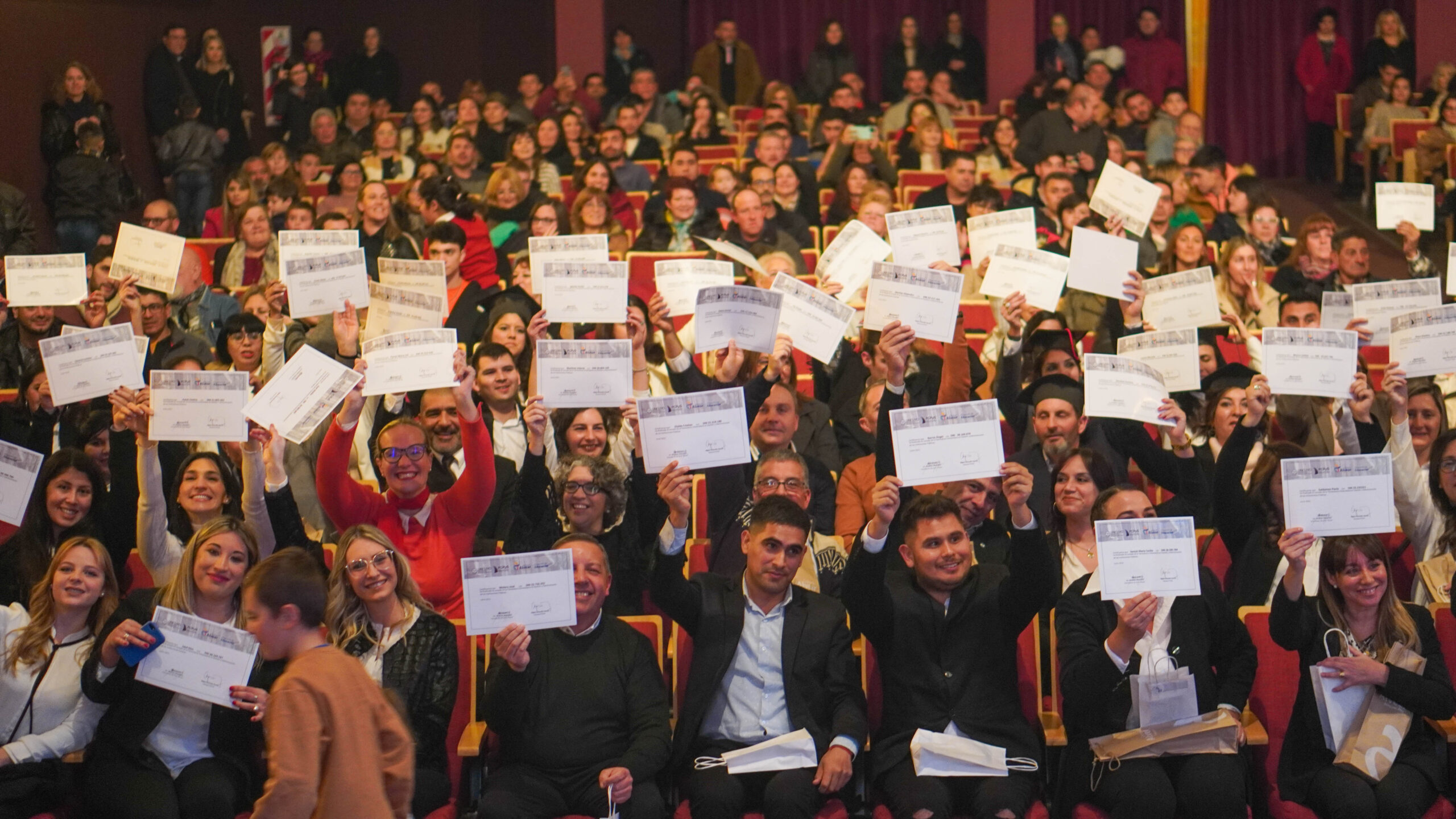 62 alvearenses recibieron su título de Técnicos Universitarios en Gestión y Administración en Instituciones Públicas