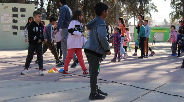Una gran cantidad de niños disfrutaron en Bowen con el ciclo “Juguemos en Vacaciones”