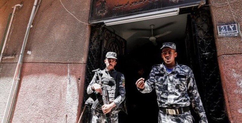 Al menos 41 muertos al incendiarse una iglesia en El Cairo