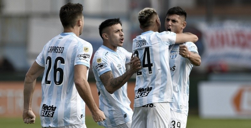 Atlético Tucumán goleó a Barracas Central y es más líder que nunca