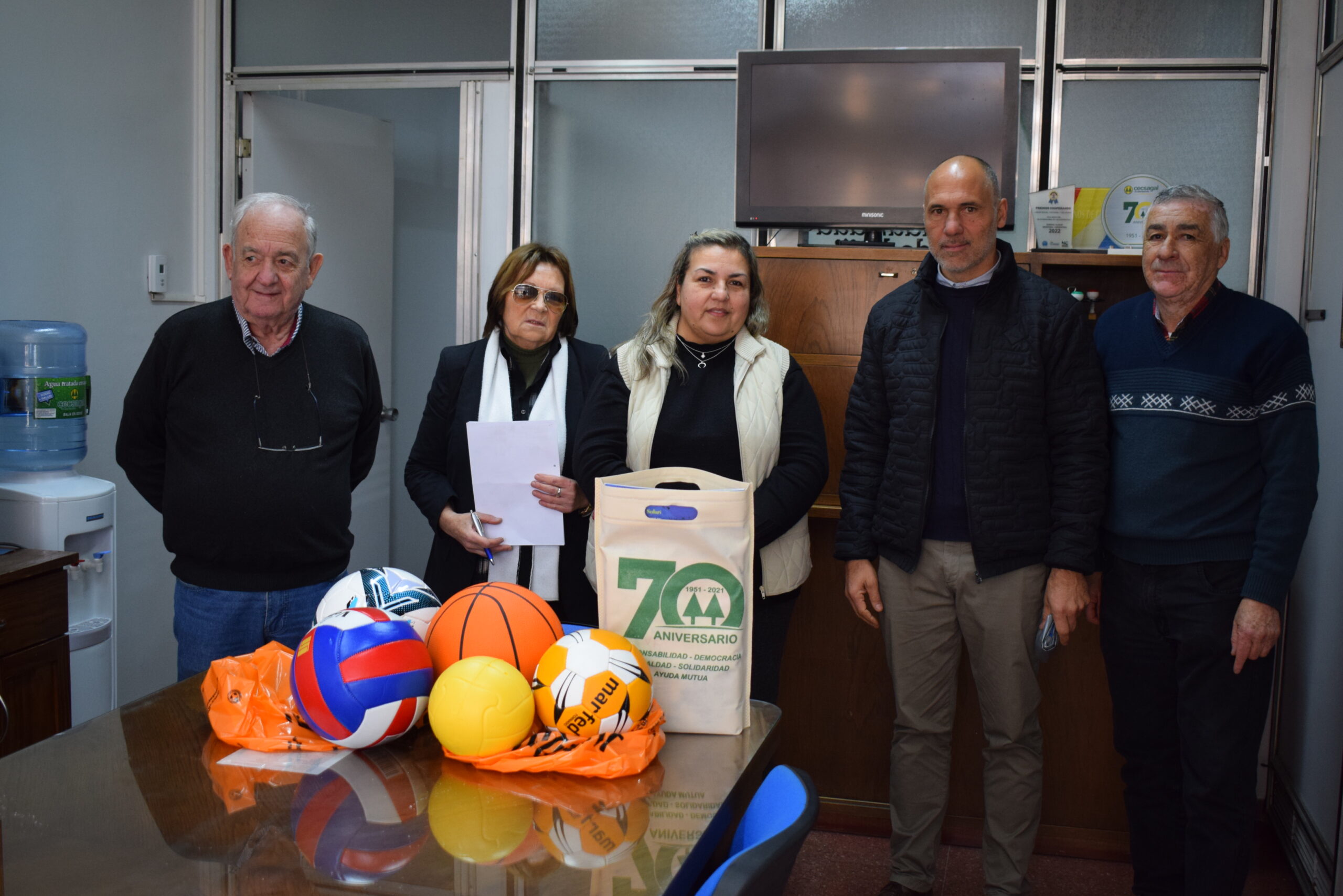 Fundación Cecsagal donó material deportivo a la Escuela «Marcos Graña»