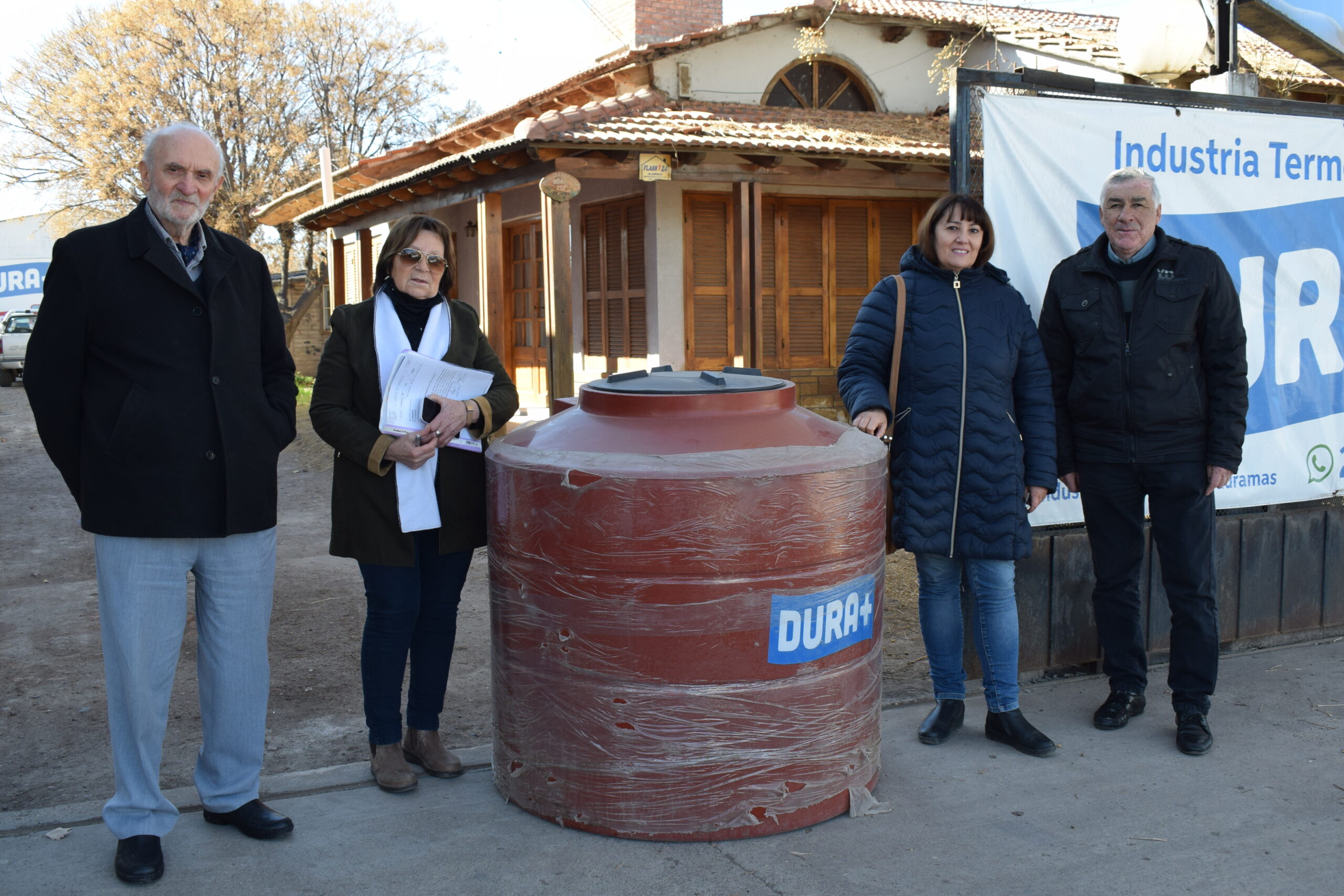 Fundación Cecsagal donó un tanque de agua a la Biblioteca de Carmensa