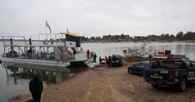 Desesperada búsqueda de un funcionario mendocino que cayó de su lancha en un dique