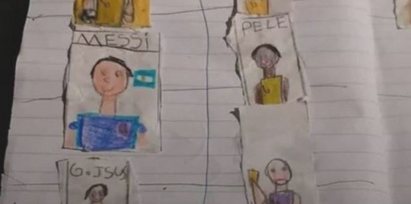 Un niño brasileño hizo su propio álbum del Mundial porque no le alcanzaba para comprar las figuritas