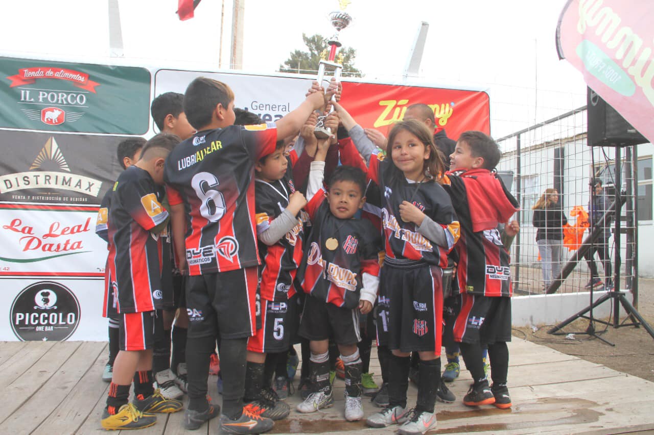 Una gran cantidad de niños participaron de la Copa Tricolor