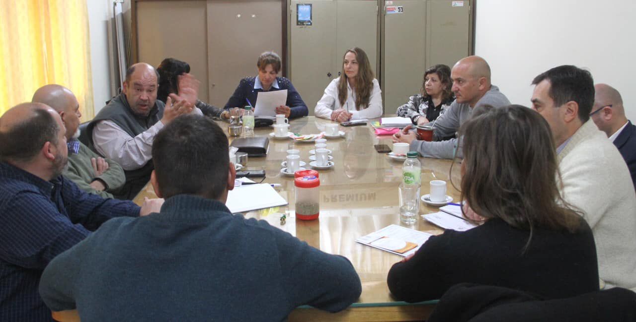 Reunión de comerciantes y concejales por el cobro de un impuesto a la música