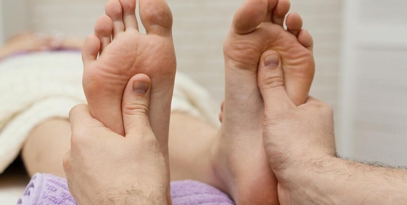 Cuatro enfermedades que puedes detectar tú mismo mirándote los pies