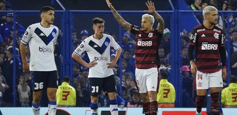 Flamengo aplastó a Vélez en el Amalfitani