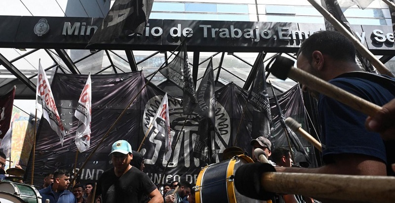 Neumáticos: el gremio y empresarios llegaron a un acuerdo para ponerle fin al conflicto