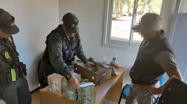 Secuestraron siete millones de pesos de un camión