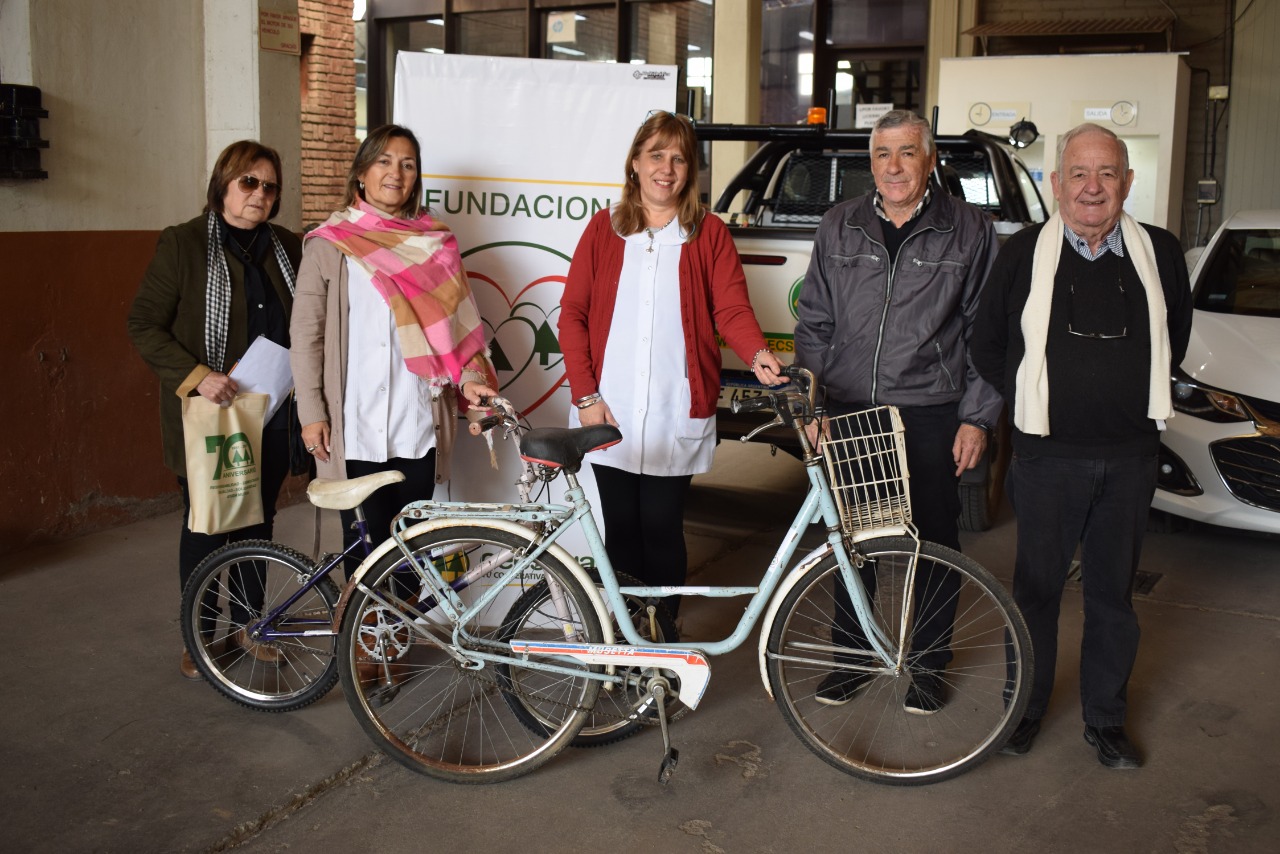 Fundación Cecsagal donó 2 bicicletas a la Escuela “Clemente Sarmiento”