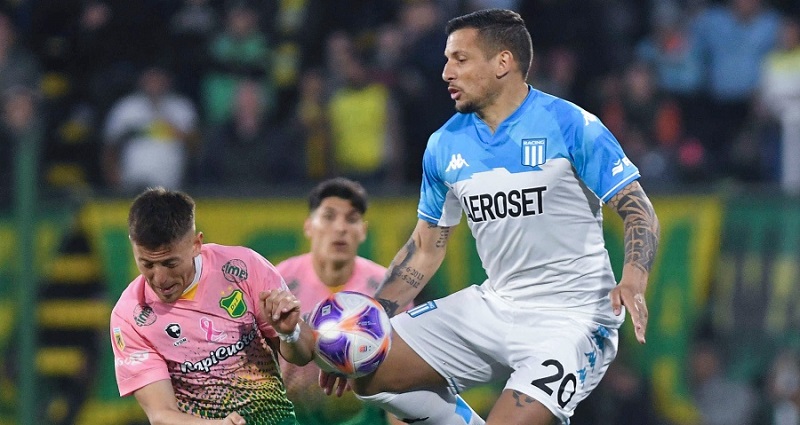 Partido de locos en Varela, Defensa y Racing 3-3, la academia se alejó de la punta
