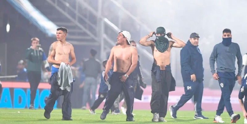 Partido suspendido y caos en La Plata