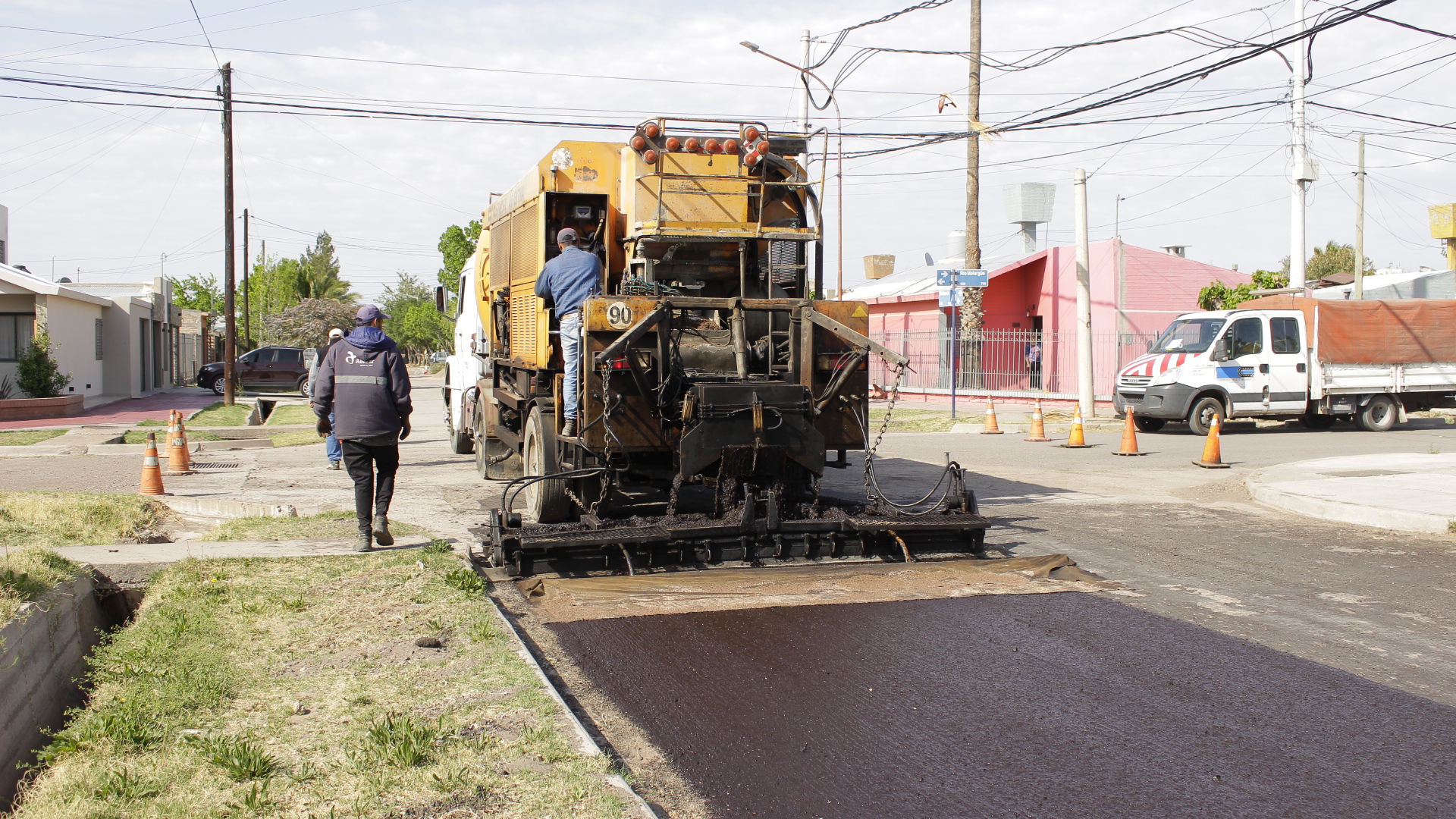 Continúan las obras de asfalto en General Alvear