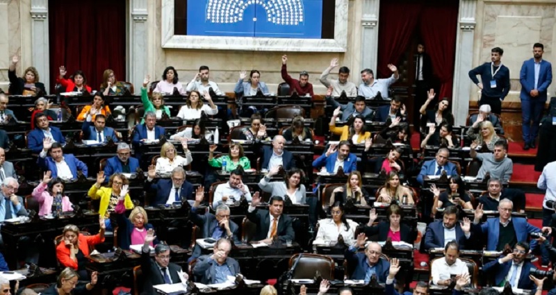 En un clima cargado de tensión entre oficialismo y oposición, se levantó la sesión en Diputados