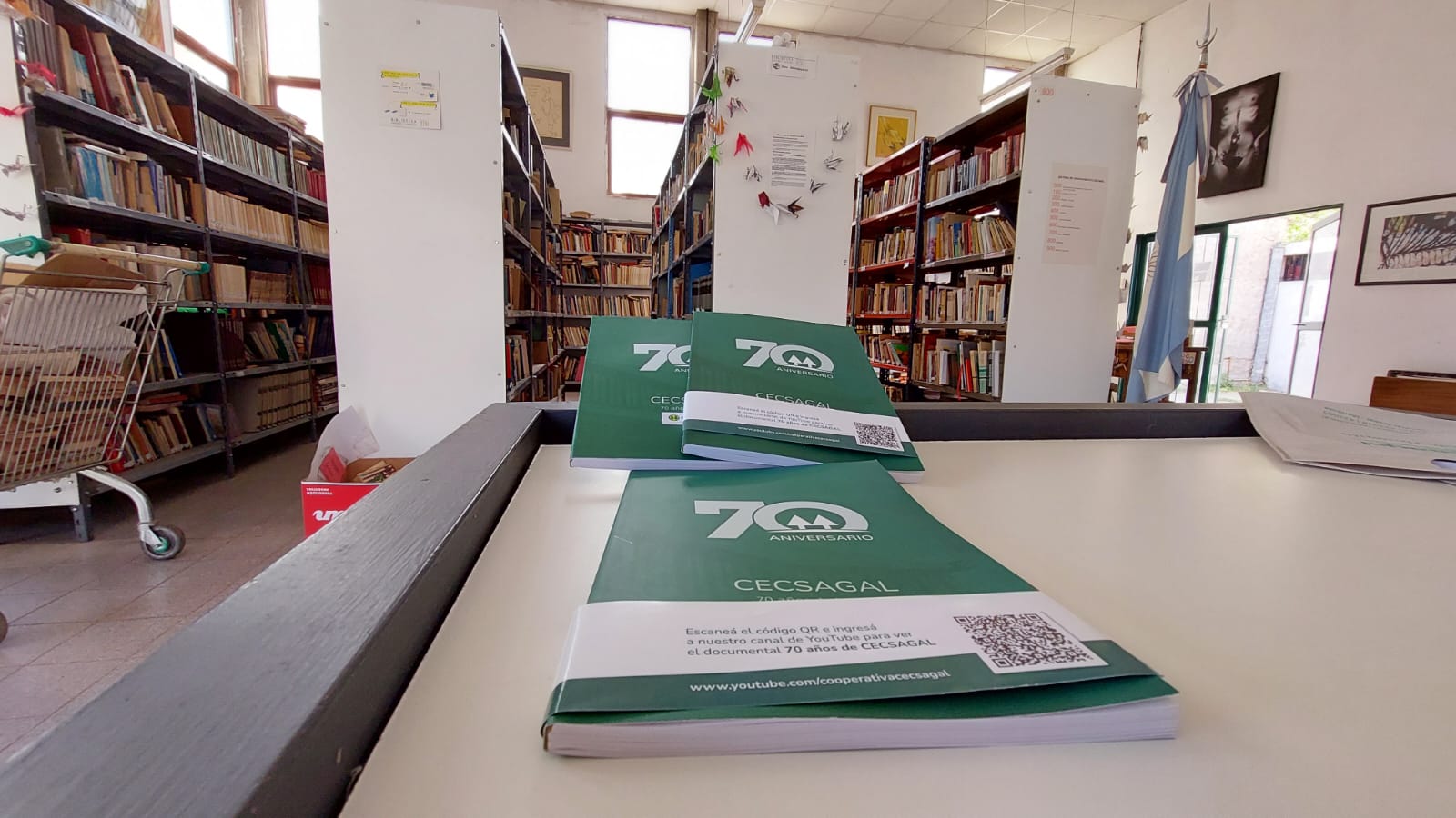 Cecsagal entregó libros sobre sus 70 Años de Historia, a la Biblioteca Sarmiento