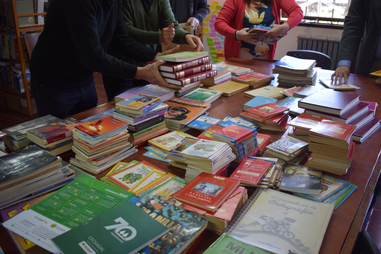 La Campaña de recolección de libros de Fundación Cecsagal y la Escuela de Agricultura, reunió cientos de libros